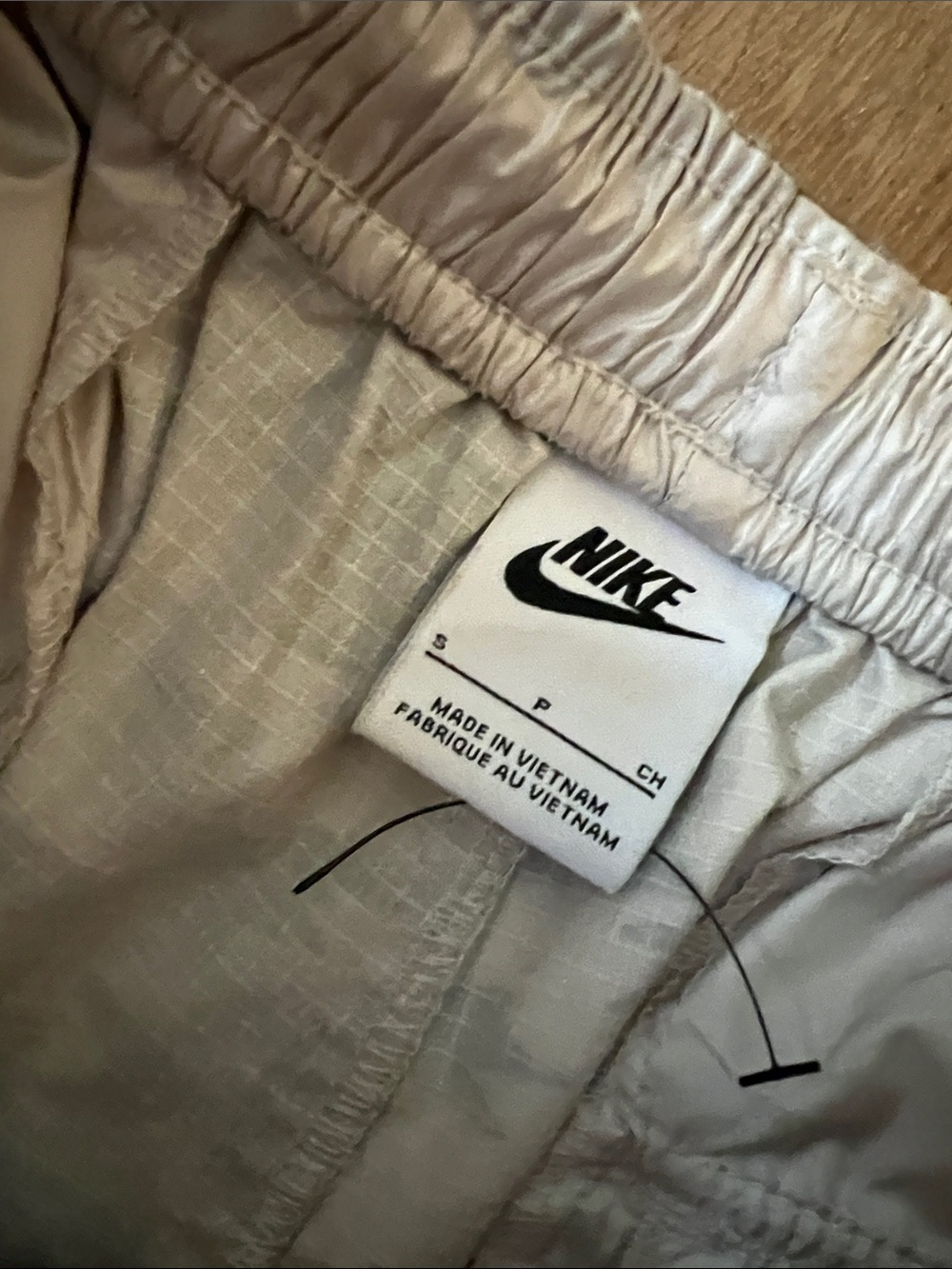Nike Sportswear Women’s Mid Rise Oversized Camo Cargo Pants - S - Picture 4 of 5